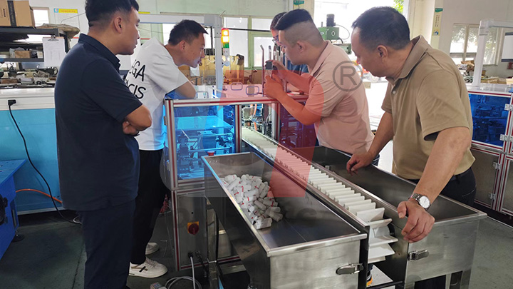 自動裝盒機
